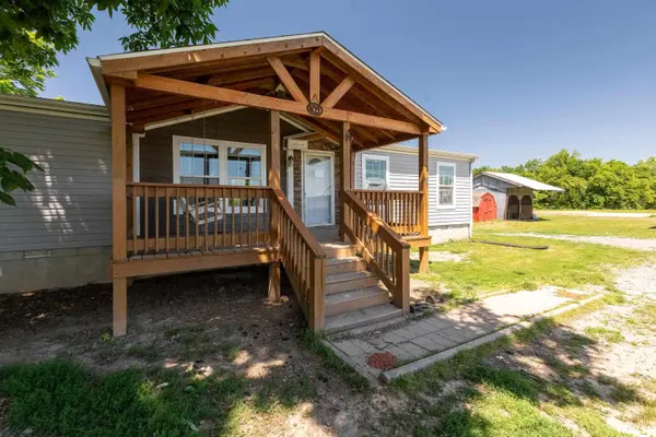 18057 Dwina RD, Thompsonville, IL 62890