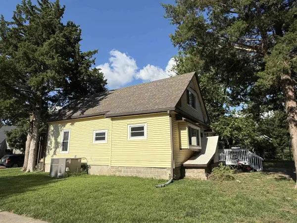 901 E 11th Ave, Winfield, KS 67156