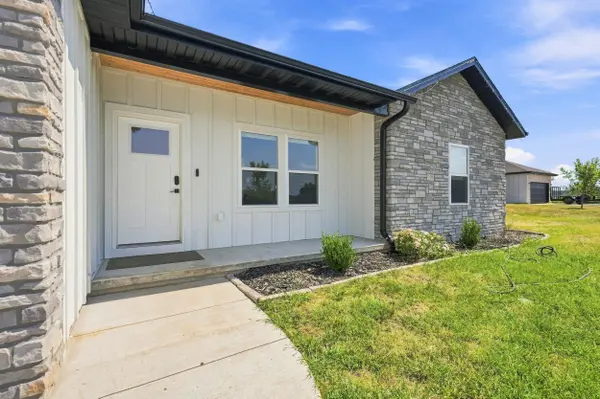 912 Dishman CIR, Rogersville, MO 65742