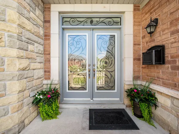 655 Kozel CT, Mississauga, ON L4Z 4E4
