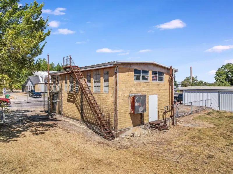 1018 N Main ST, Taylor, TX 76574