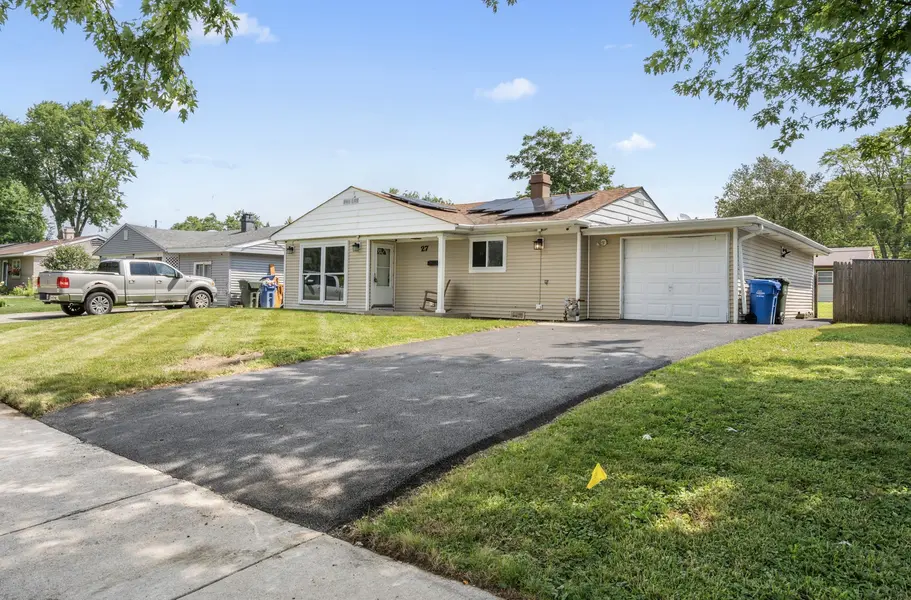 27 Cardinal LN, Carpentersville, IL 60110