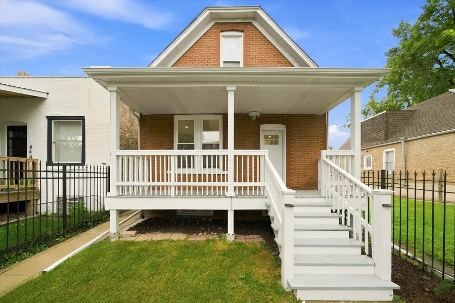 852 N Trumbull AVE, Chicago, IL 60651