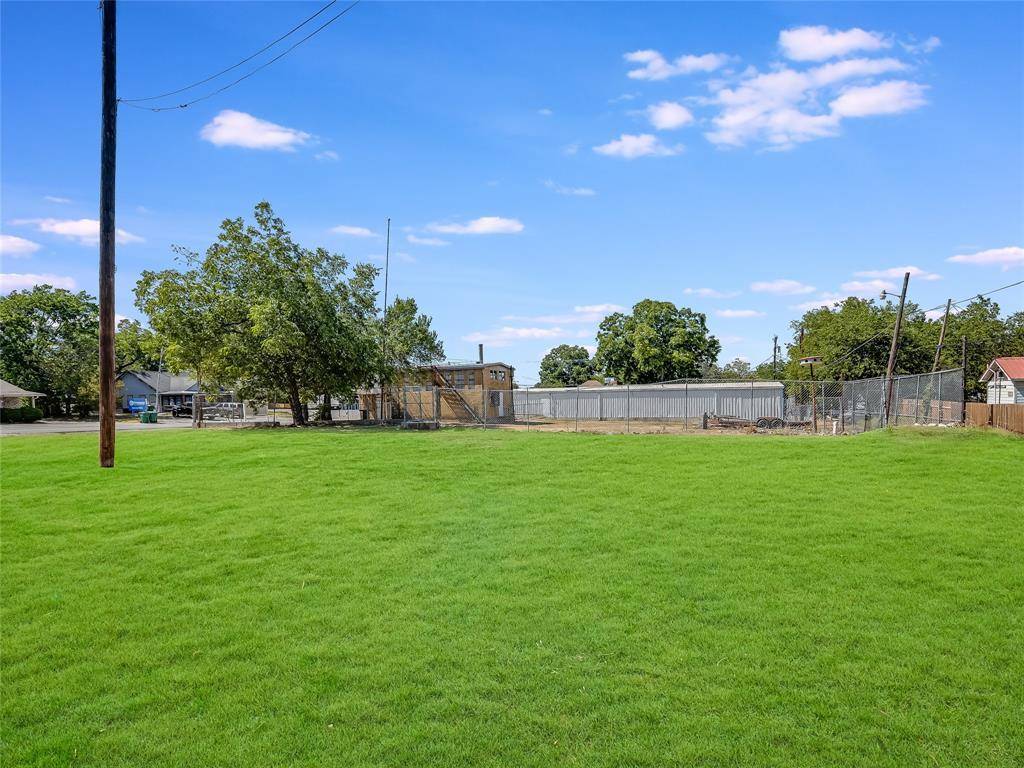 1000 N Main ST, Taylor, TX 76574