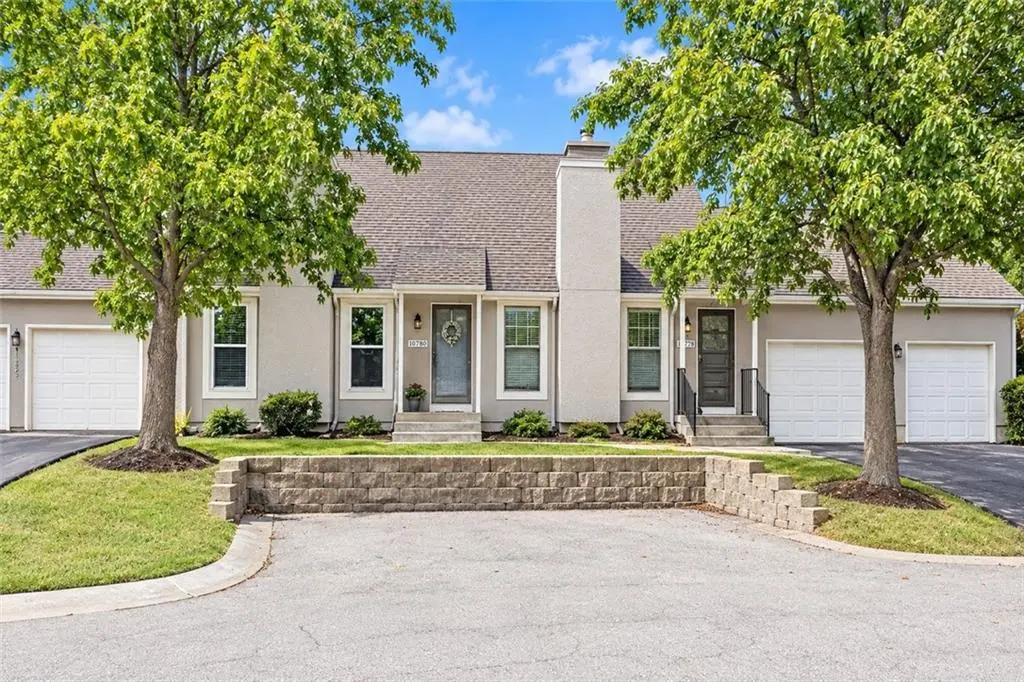 10780 Oakmont ST, Overland Park, KS 66210