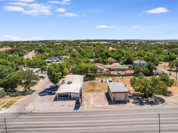 1018 N Main ST, Taylor, TX 76574