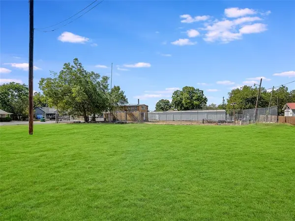 1000 N Main ST, Taylor, TX 76574