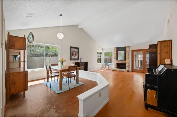 4001 Burr Oak LN, Austin, TX 78727