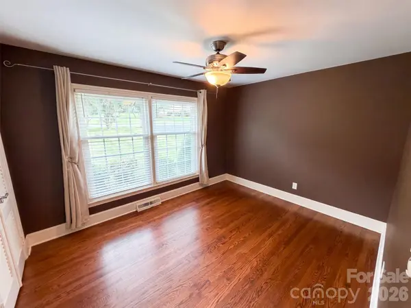 1527 Burnley RD, Charlotte, NC 28210