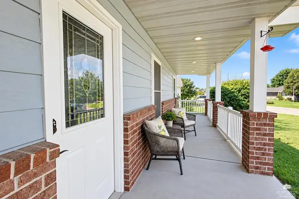 8622 Talon DR, Manhattan, KS 66502