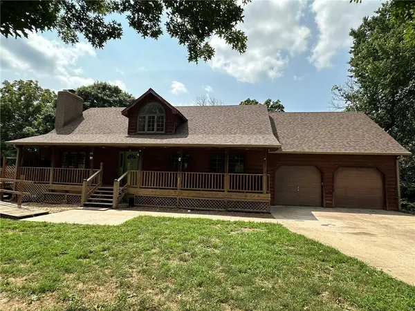7935 Kiowa RD, Oskaloosa, KS 66066