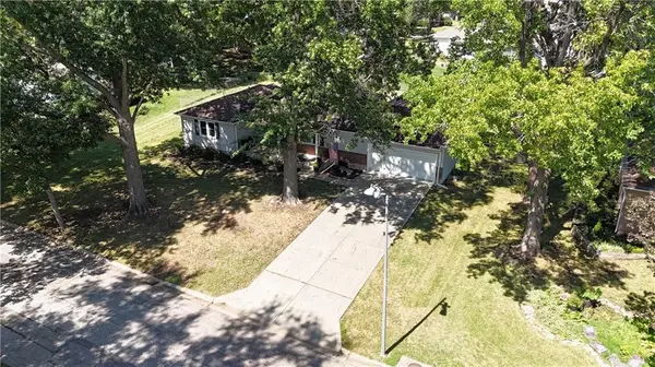 1100 W 96th TER, Kansas City, MO 64114