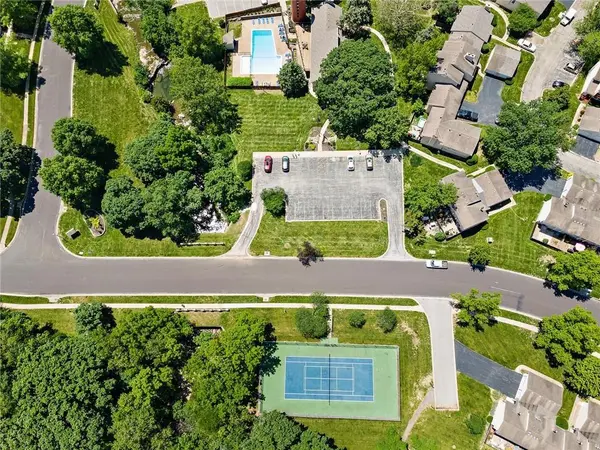 10780 Oakmont ST, Overland Park, KS 66210