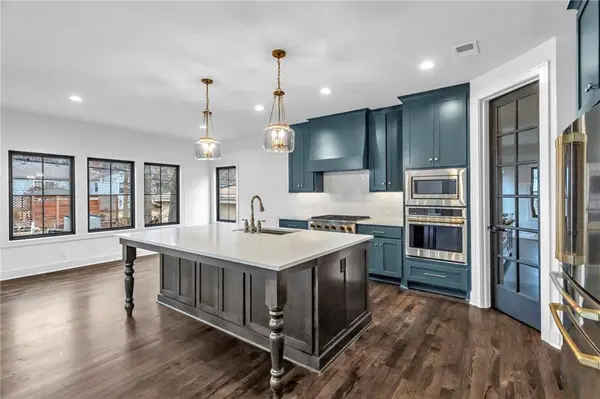 3119 W 72nd TER, Prairie Village, KS 66208