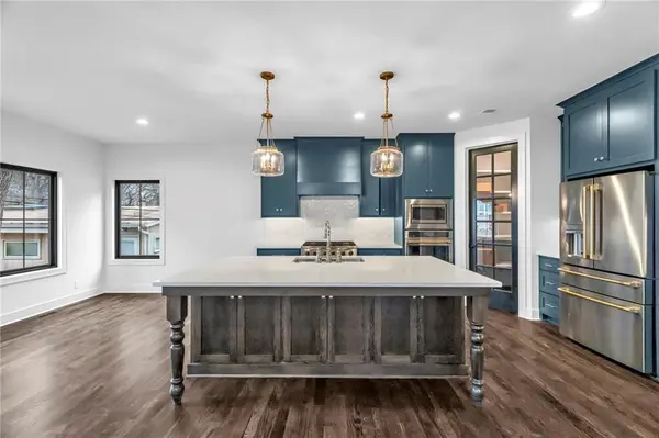 3119 W 72nd TER, Prairie Village, KS 66208