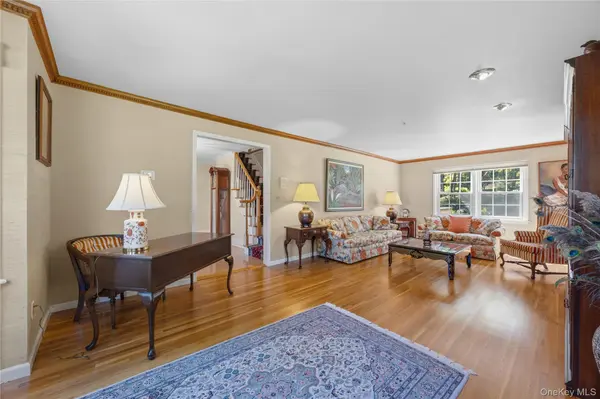 110 Cypress LN, Briarcliff Manor, NY 10510