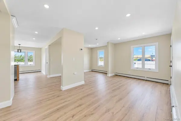 891 S Bay ST, Lindenhurst, NY 11757