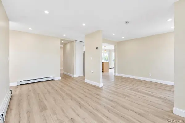 891 S Bay ST, Lindenhurst, NY 11757