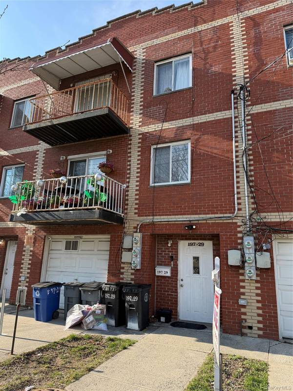 197-29 Hiawatha AVE, Hollis, NY 11423