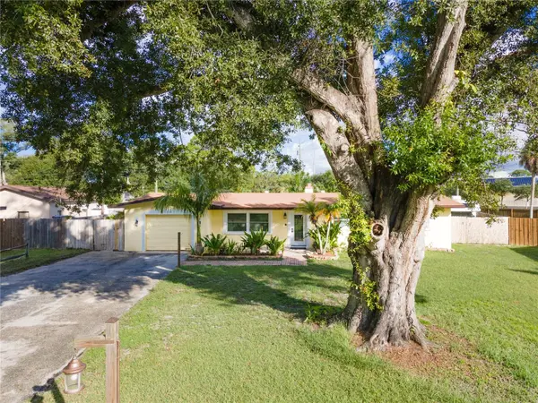 1126 CARMELLA CIR, Sarasota, FL 34243