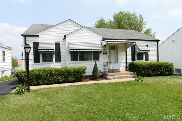 10337 Little Flower LN, St Ann, MO 63074