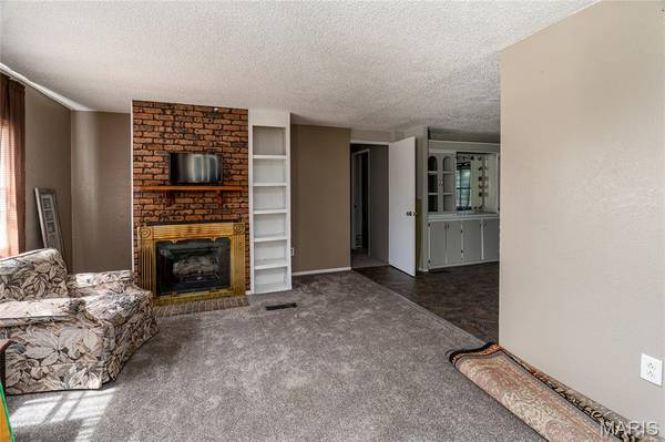 201 E 3rd ST, Christopher, IL 62822