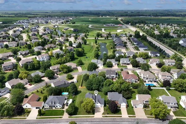 3410 St James AVE, Bettendorf, IA 52722