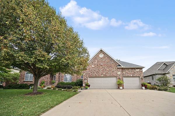 18 Stonebrook CT, Bloomington, IL 61704