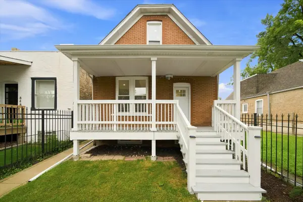852 N Trumbull AVE, Chicago, IL 60651