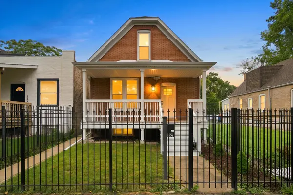 852 N Trumbull AVE, Chicago, IL 60651