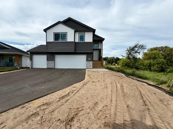 25882 Emerson CT, Wyoming, MN 55092