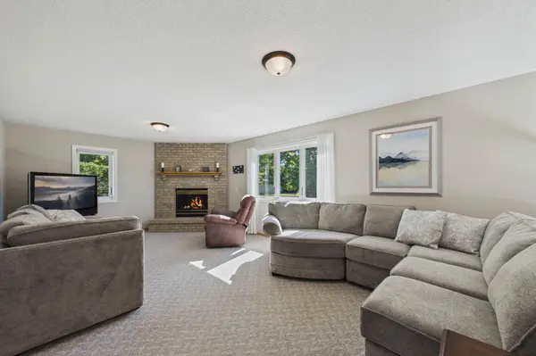 9024 Regent Pkwy, Brooklyn Park, MN 55443
