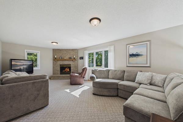 9024 Regent Pkwy, Brooklyn Park, MN 55443