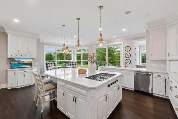 18482 Bearpath TRL, Eden Prairie, MN 55347