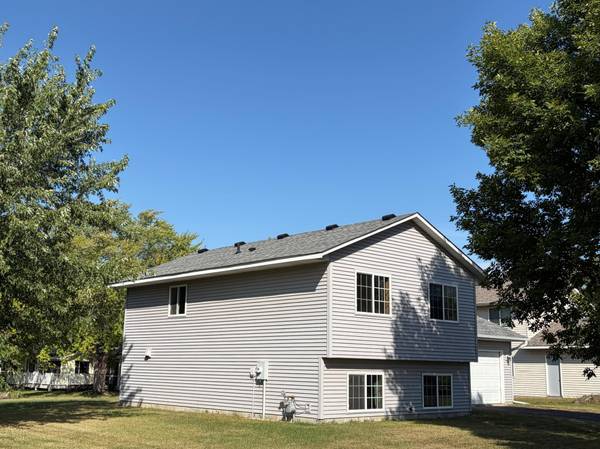 230 Dale CIR, Green Isle, MN 55338