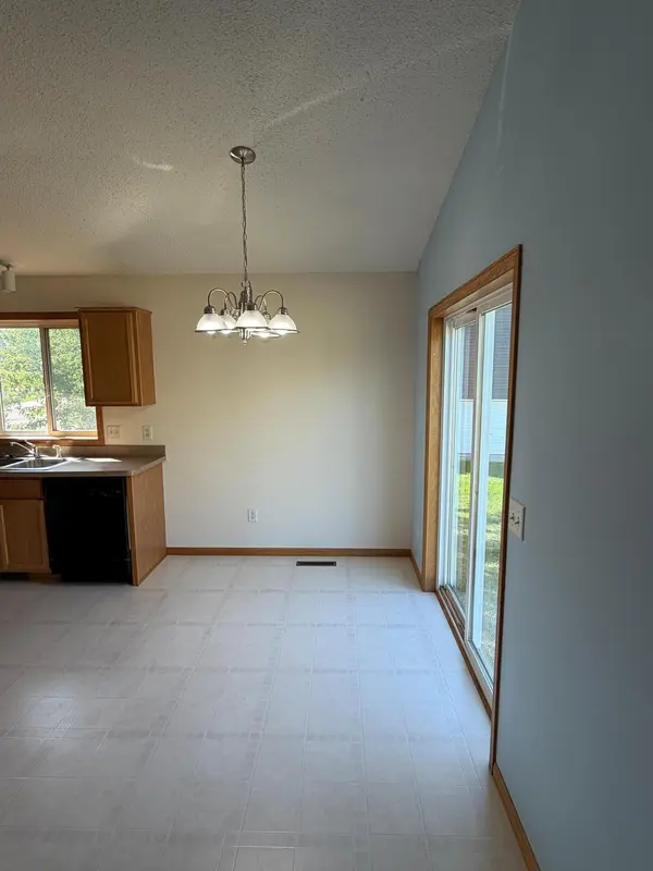 230 Dale CIR, Green Isle, MN 55338