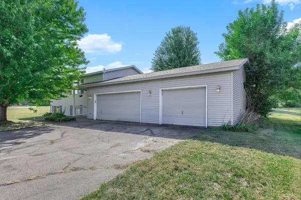 332 Orshard Pkwy W, Shakopee, MN 55379