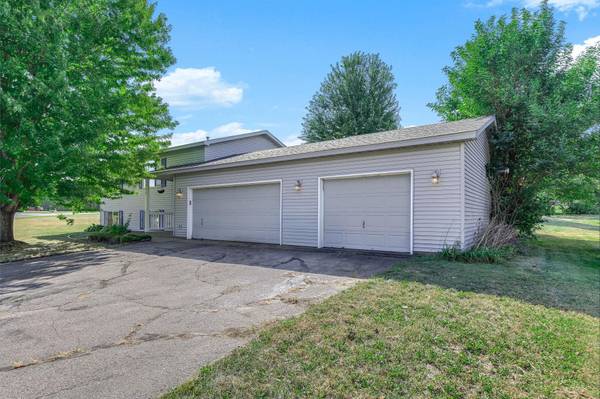 332 Orchard Pkwy W, Shakopee, MN 55379