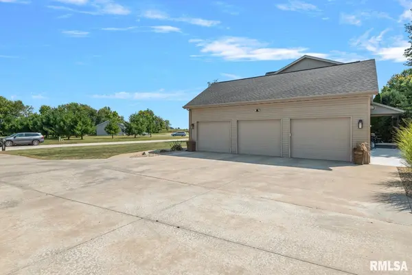16 DRAKE RD, Jacksonville, IL 62650