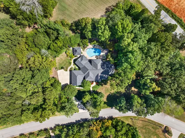 8857 Forest Creek Lane, Ooltewah, TN 37363
