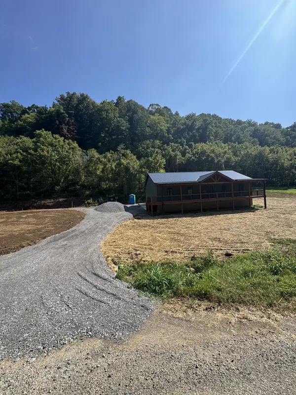 194 Sloan Branch Rd, Pleasant Shade, TN 37145