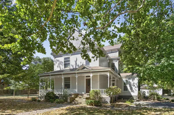 245 N Clay ST, Marshfield, MO 65706