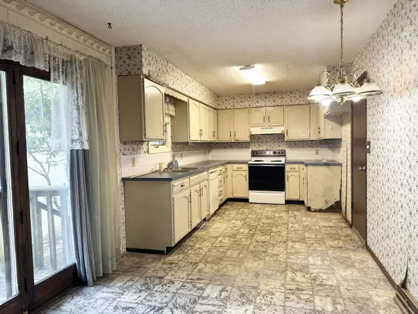 5758 S Kimbrough AVE, Springfield, MO 65810