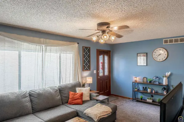 5001 NW Kendall DR, Topeka, KS 66618