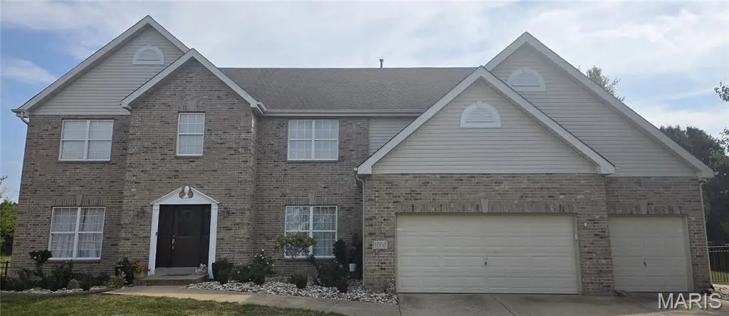 1000 Gardenbridge PL, St Charles, MO 63303