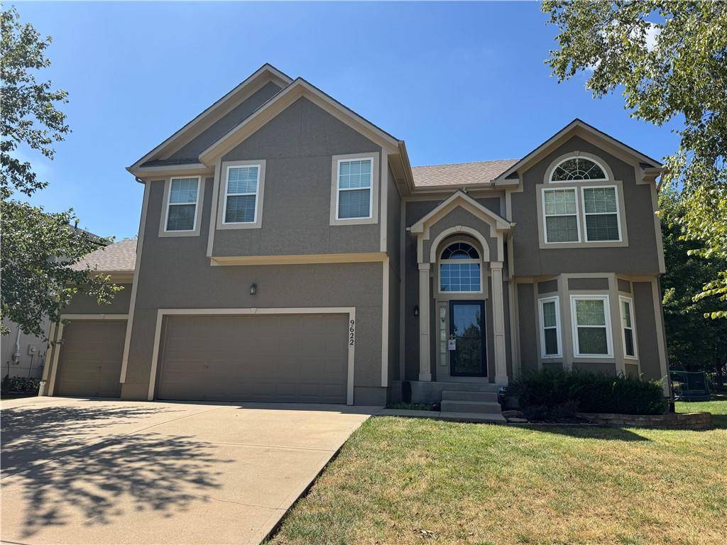 9622 Falcon Valley DR, Lenexa, KS 66220