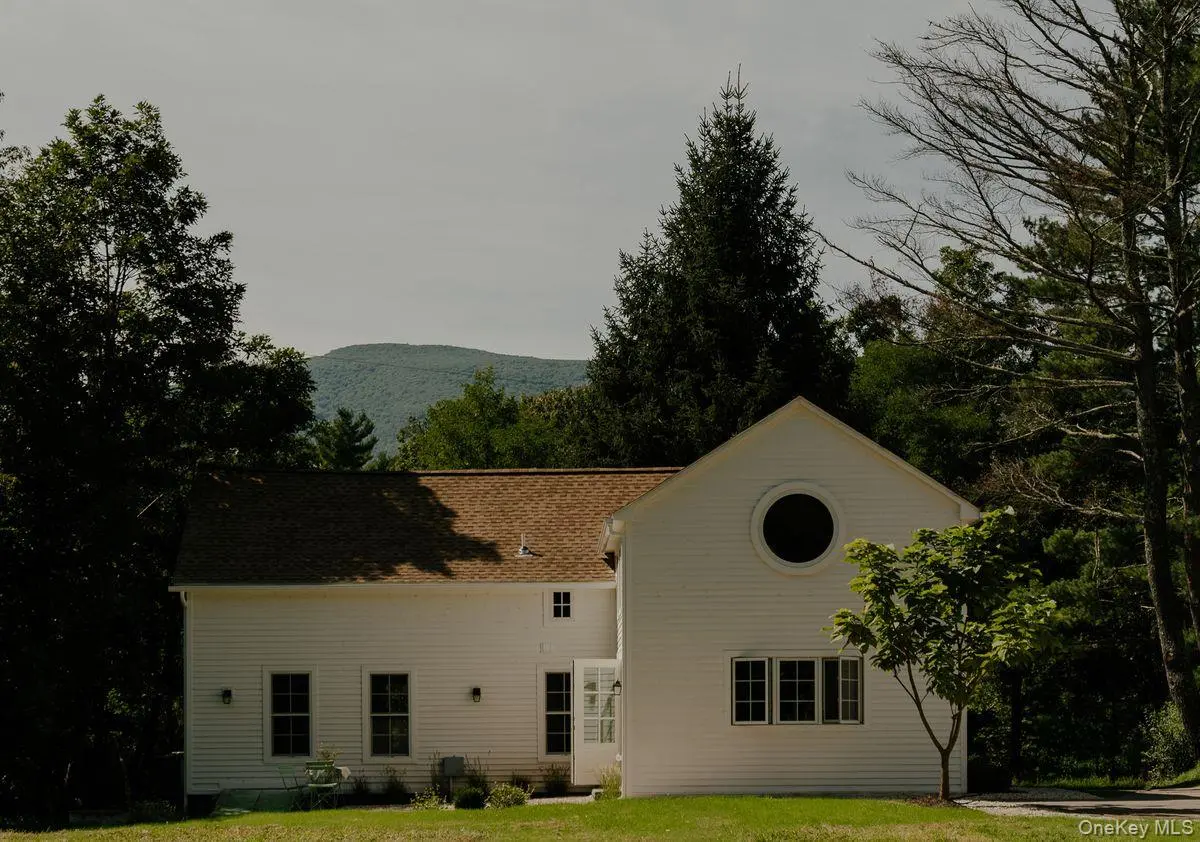 300 Band Camp RD, Saugerties, NY 12477