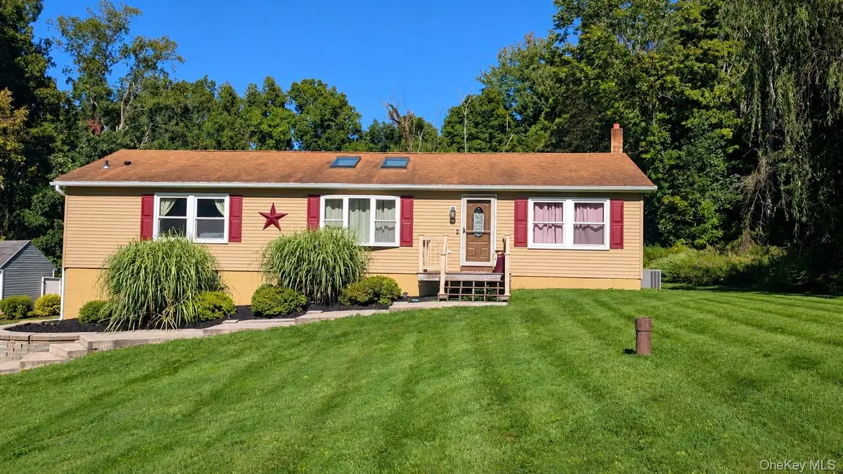 97 Heselton DR, Slate Hill, NY 10973