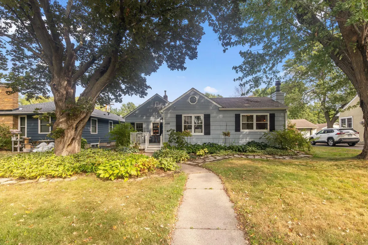 1586 Grotto ST N, Saint Paul, MN 55117