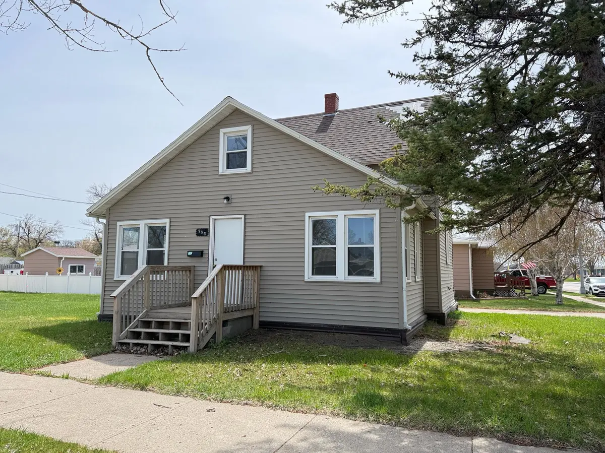 755 4th ST SW, Valley City, ND 58072